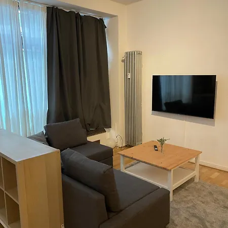 Fewocation - - Near Train Station Apartment