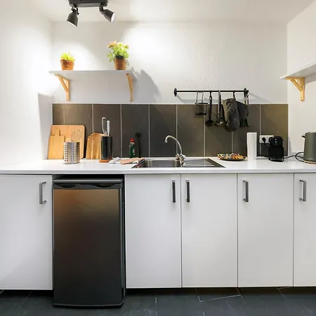 Fewocation - - Near Train Station Apartament *