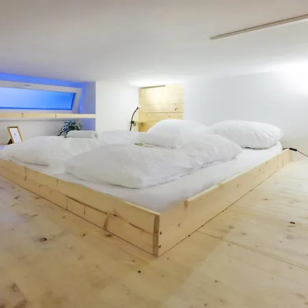 Fewocation - - Near Train Station *