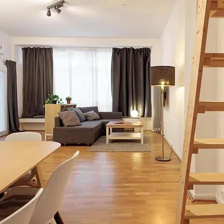 Fewocation - - Near Train Station Apartament Akwizgran