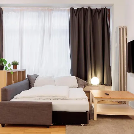 Fewocation - - Near Train Station 아파트