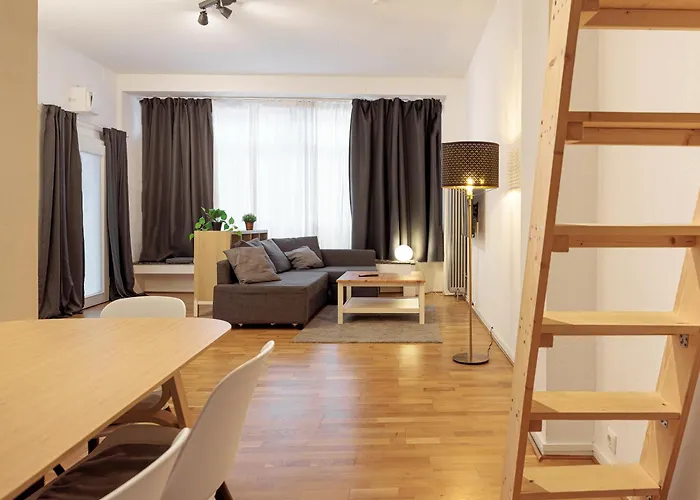 Fewocation - - Near Train Station شقة آخن